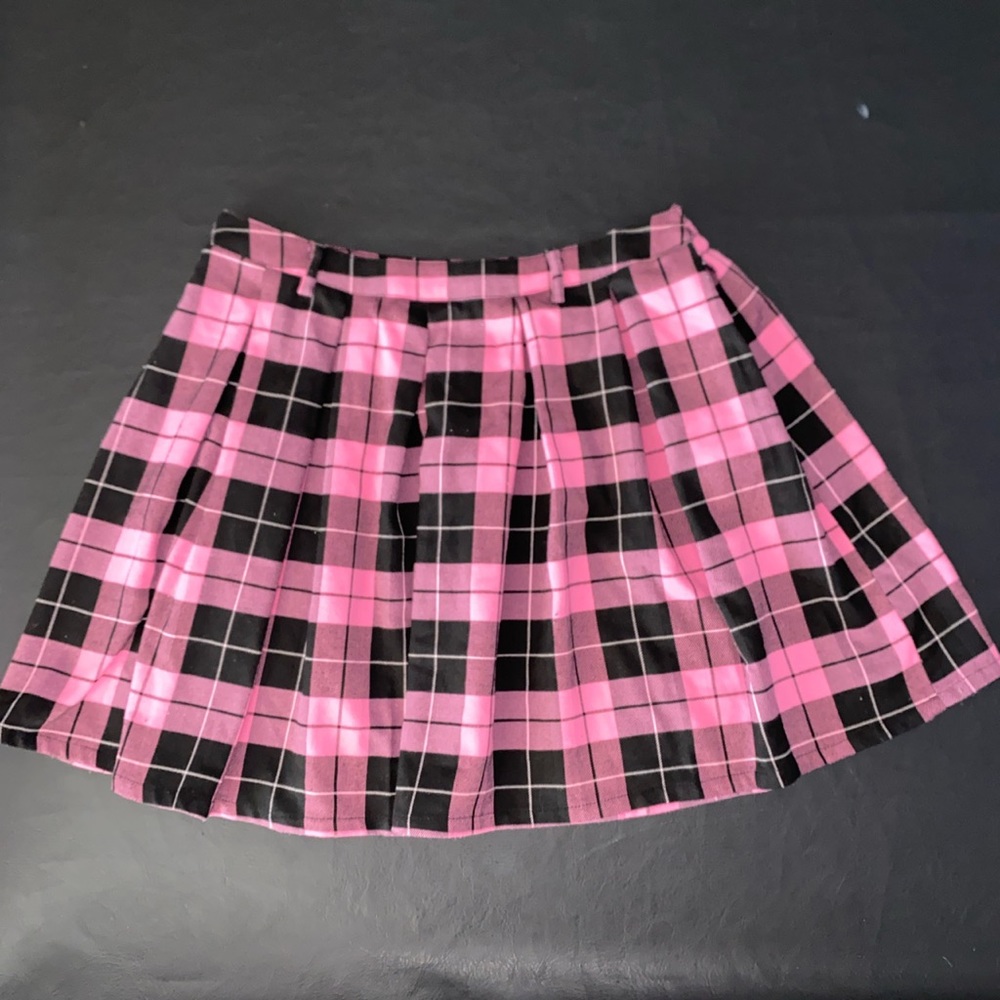 HOT TOPIC pink & black plaid checkered pleated skirt 🔥